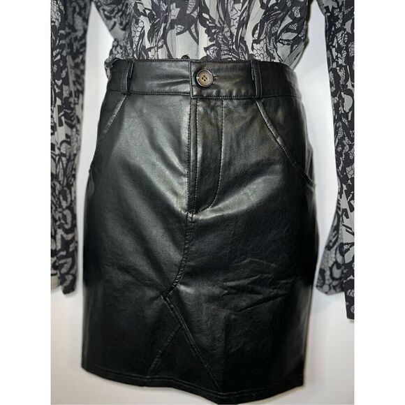 Women’s Vegan Faux Leather Mini Skirt MEDIUM - Picture 1 of 6